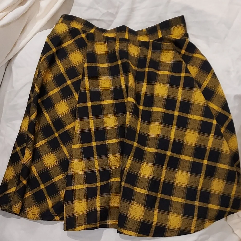 *Midnight Hour Black and Yellow Plaid Skater Skirt with Full Zipper Front  XS - Picture 4 of 9